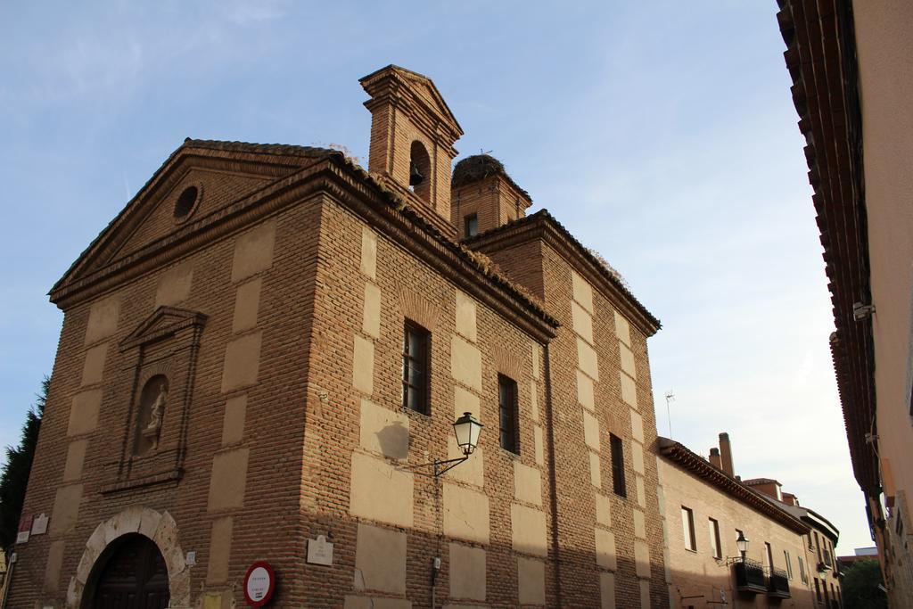 Hotel Cuatro Canos Alcala de Henares Exterior photo