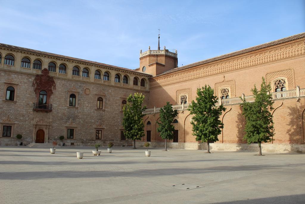 Hotel Cuatro Canos Alcala de Henares Exterior photo